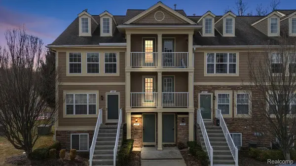 180 Evergreen TRL, Lake Orion Vlg, MI 48362
