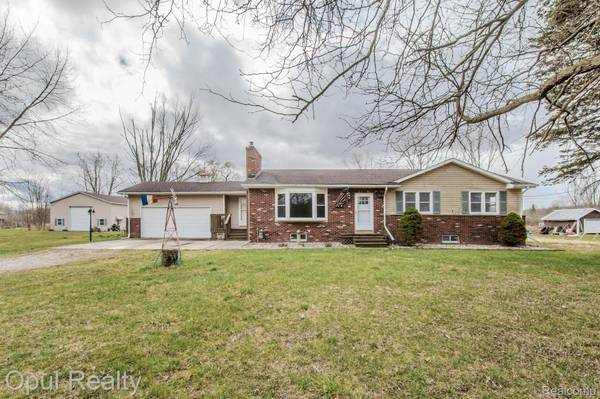 8105 LINDSEY RD, Casco Twp, MI 48064