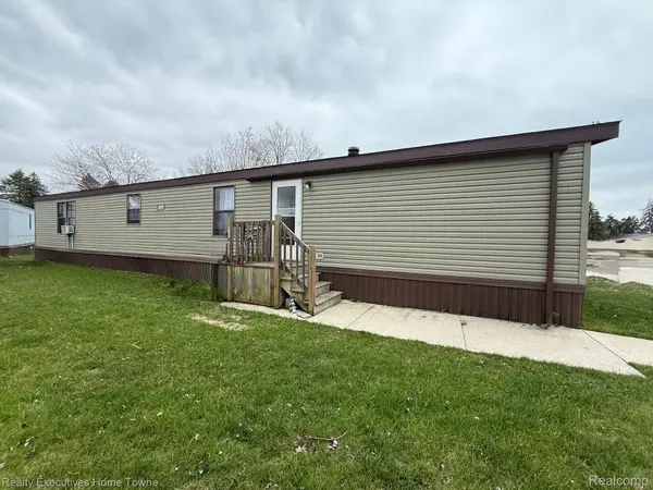 7006 BRIDES BAY CT, Ira Twp, MI 48023
