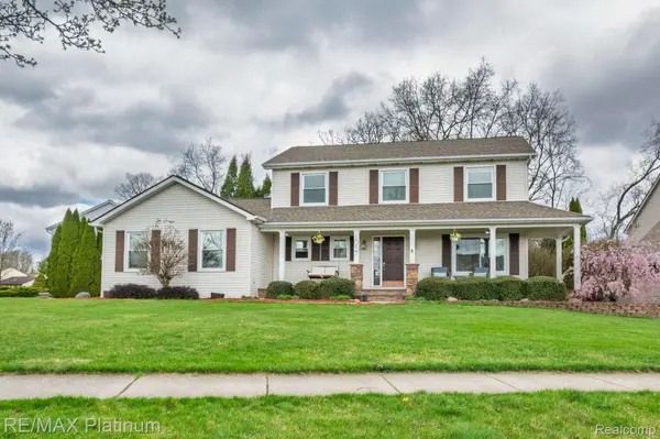 1057 Peppergrove DR, Brighton, MI 48116