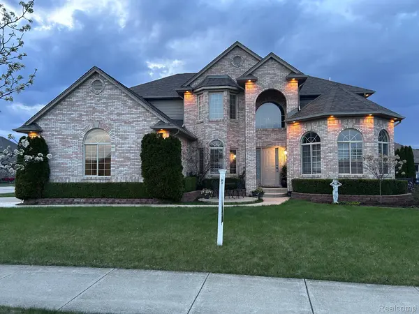 21665 AMBASSADOR DR, Macomb Twp, MI 48044
