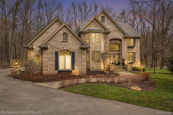8109 TOP VIEW LN, Hamburg Twp, MI 48169