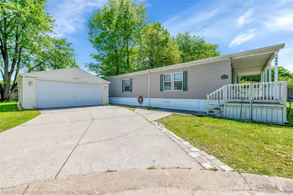 1822 Elizabeth Terrace, Madison Heights, MI 48071