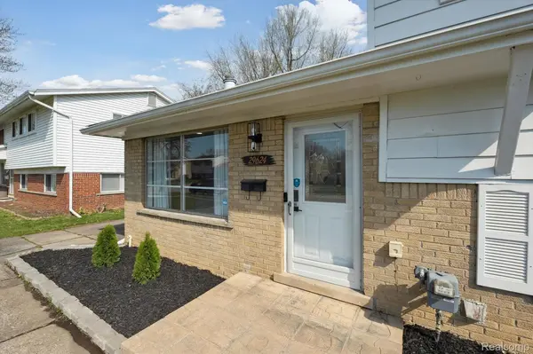 29624 TRANCREST ST, Livonia, MI 48152