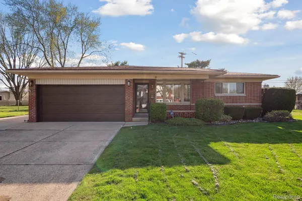 33115 CHATSWORTH DR, Sterling Heights, MI 48312