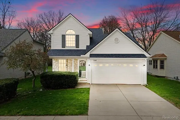 514 MILL POND DR,  Fenton,  MI 48430