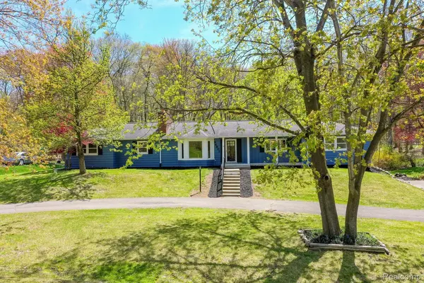 34601 BRITTANY DR, Farmington Hills, MI 48335