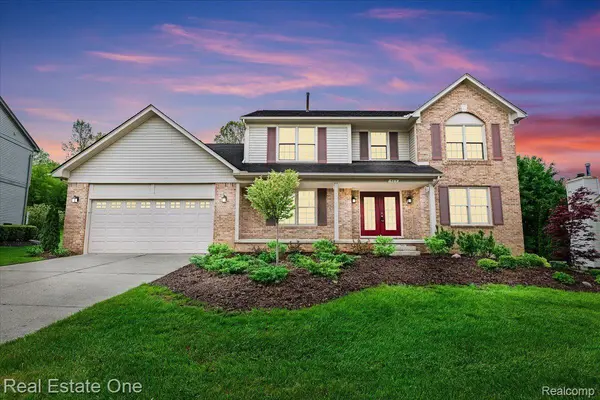 585 Dorchester WAY, Milford, MI 48381