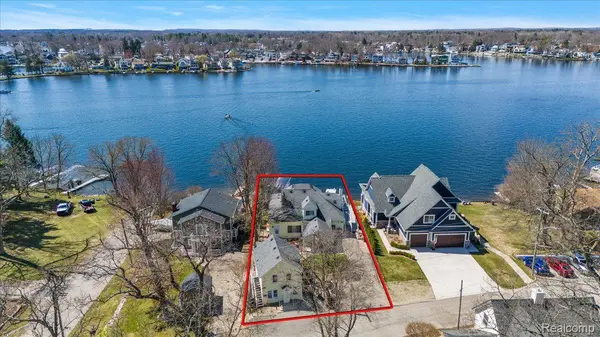 16 S NORTH SHORE DR, Lake Orion Vlg, MI 48362