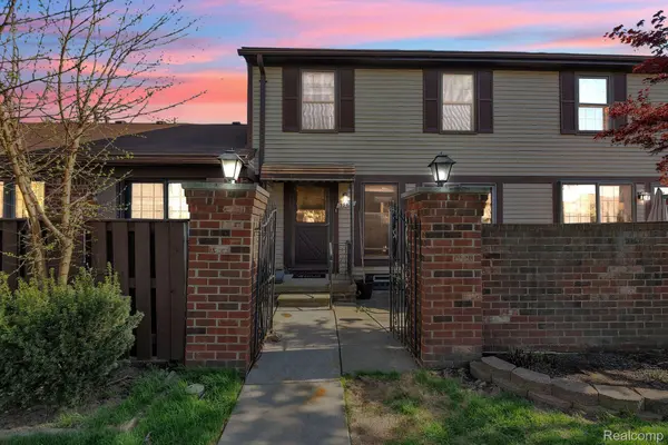 39474 HEATHERHEATH DR, Clinton Twp, MI 48038