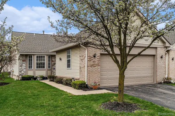 12430 S NOONAN CT S #34, Utica, MI 48315