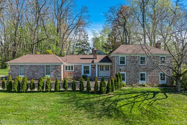 3835 LAKECREST DR, Bloomfield Twp, MI 48304