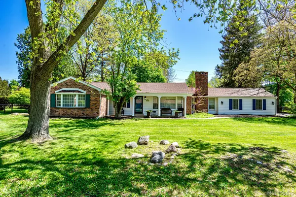 6861 N CLUNBURY RD, West Bloomfield Twp, MI 48322