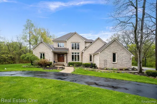 290 E Gunn RD, Oakland Twp, MI 48306