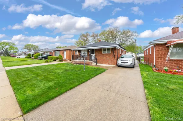 23022 Lexington AVE, Eastpointe, MI 48021
