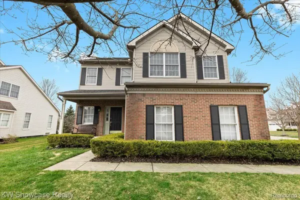 1042 POLO DR, South Lyon, MI 48178