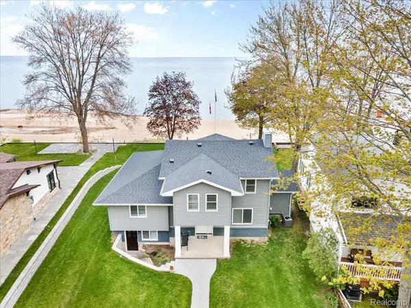 5444 LAKESHORE RD, Fort Gratiot Twp, MI 48059