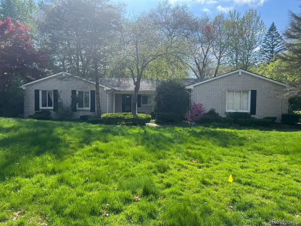 28853 W KING WILLIAM DR, Farmington Hills, MI 48331