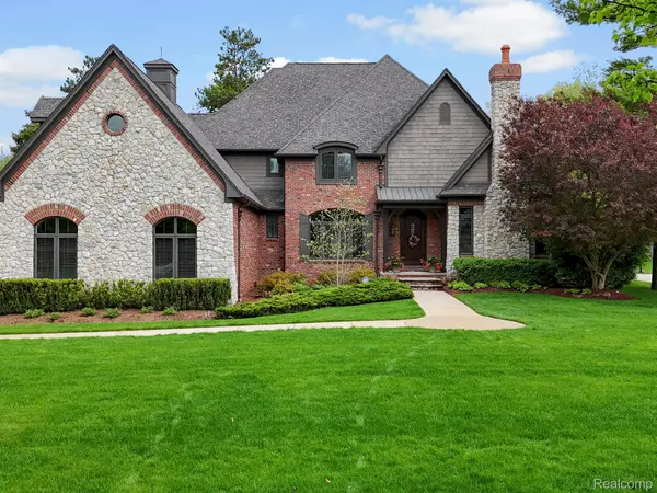 2571 PEBBLE BEACH DR,  Oakland Twp,  MI 48363