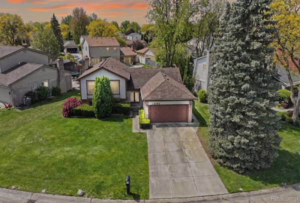 15690 Grainger DR, Clinton Twp, MI 48038