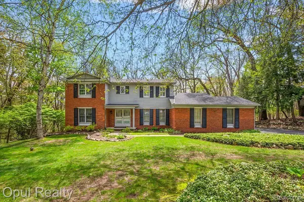 5445 WASHAKIE TRL, Genoa Twp, MI 48116