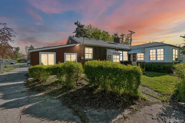 15365 FRAZHO RD, Roseville, MI 48066
