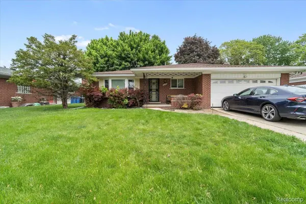 11233 CAPRI DR, Warren, MI 48093
