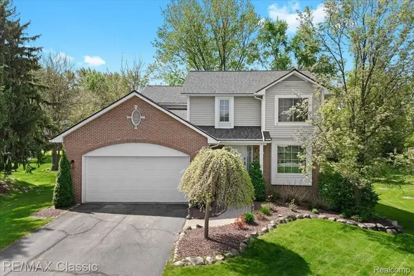 3645 SANDBAR DR, Commerce Twp, MI 48382
