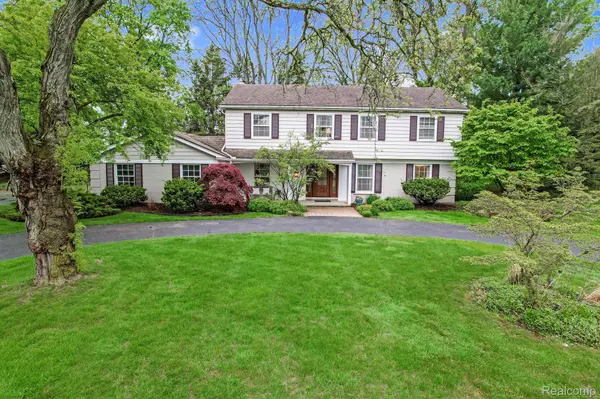 5372 Forest Way, Bloomfield Twp, MI 48302