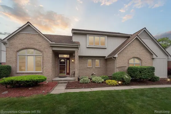 36837 ASHOVER DR, Farmington Hills, MI 48335