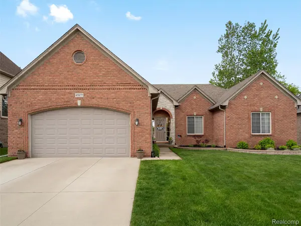 45877 ANDREW DR, Macomb Twp, MI 48044