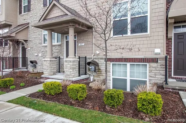 951 Barclay CIR #48, Rochester Hills, MI 48307