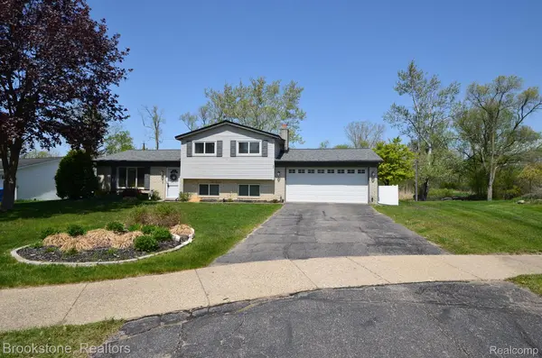 4856 CLINTON WAY DR, Waterford Twp, MI 48328