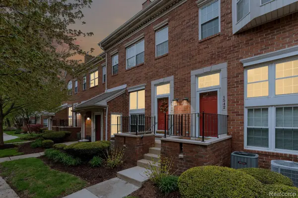 1540 MARYLAND CLUB DR #82, Royal Oak, MI 48067