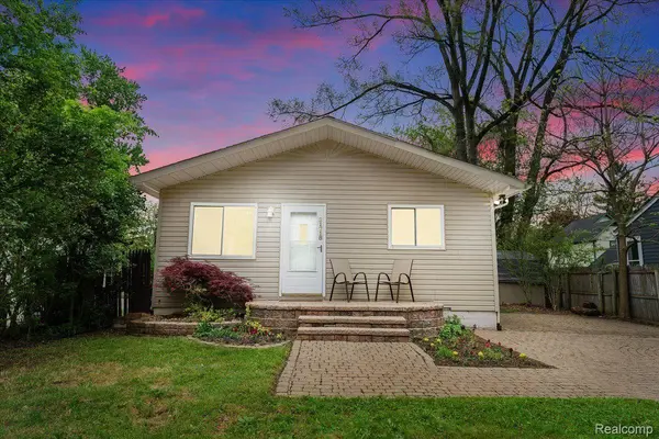 21718 Jefferson ST, Farmington Hills, MI 48336