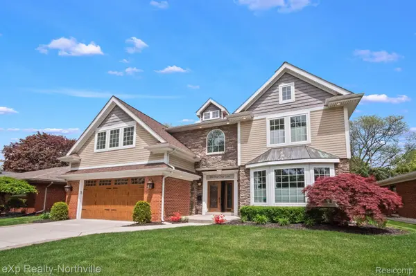 680 PEAR TREE LN, Grosse Pointe Woods, MI 48236