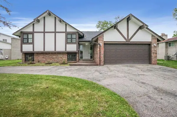 29290 PRESTWICK ST, Southfield, MI 48076