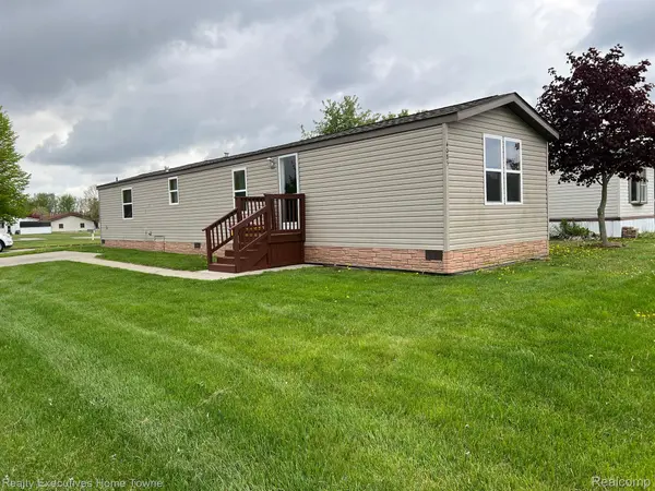 4085 Mapleview CT E, Brown City, MI 48416
