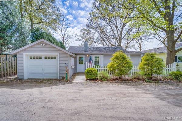 9055 CLINTON ST, Rose Twp, MI 48442
