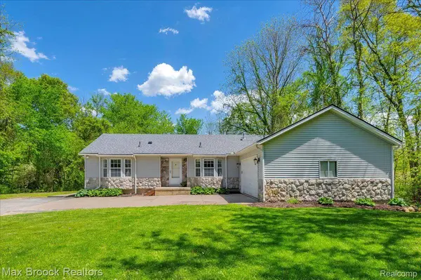 3151 OLD PLANK RD, Milford, MI 48381