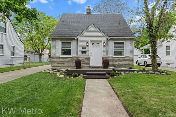 2111 BACON AVE, Berkley, MI 48072