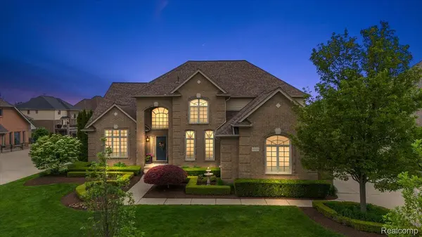 49729 SANDRA DR, Shelby Twp, MI 48315
