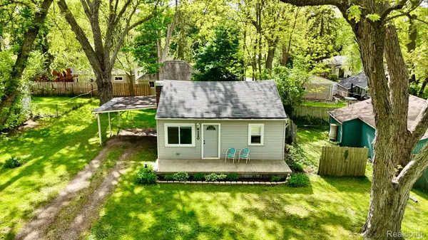 4120 Bunker AVE, West Bloomfield Twp, MI 48323