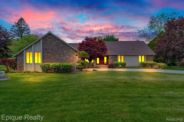 836 BOUTELL DR, Grand Blanc, MI 48439