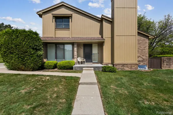 1696 S HILL BLVD, Bloomfield Twp, MI 48304