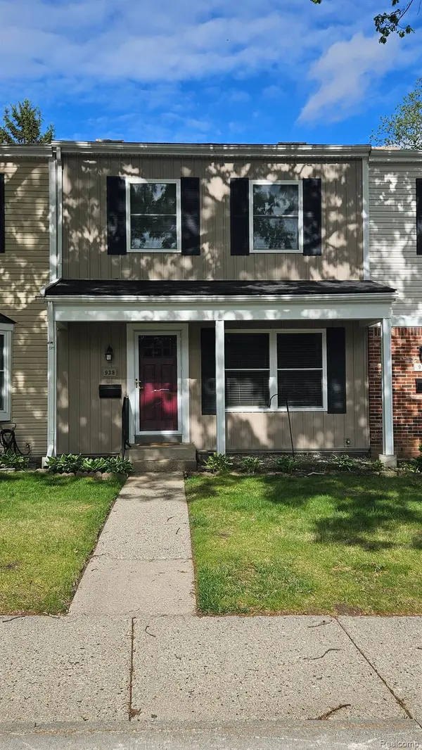 938 Little Hill Ct, Rochester Hills, MI 48307