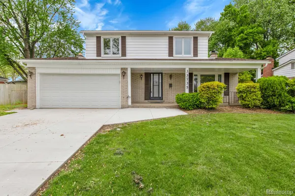 33735 KENNEDY DR, Sterling Heights, MI 48310