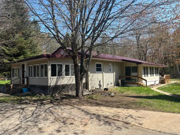 1390 W YOUNGS RD, Gladwin Twp, MI 48624
