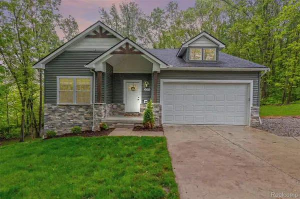 5733 WARREN WOODS LN, Hamburg Twp, MI 48189