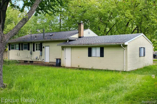 1469 WESTWOOD DR, Flint Twp, MI 48532